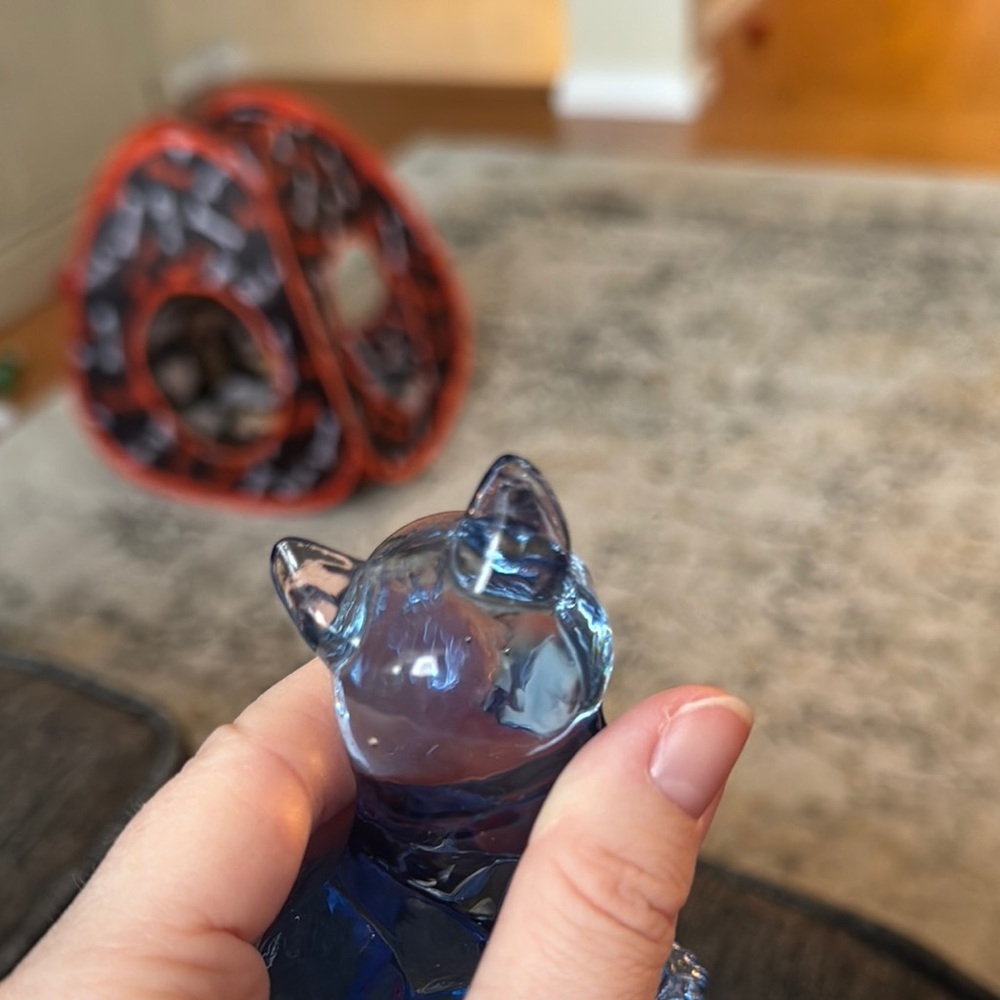 Blue Glass Cat Figurine - Picture 4 of 9